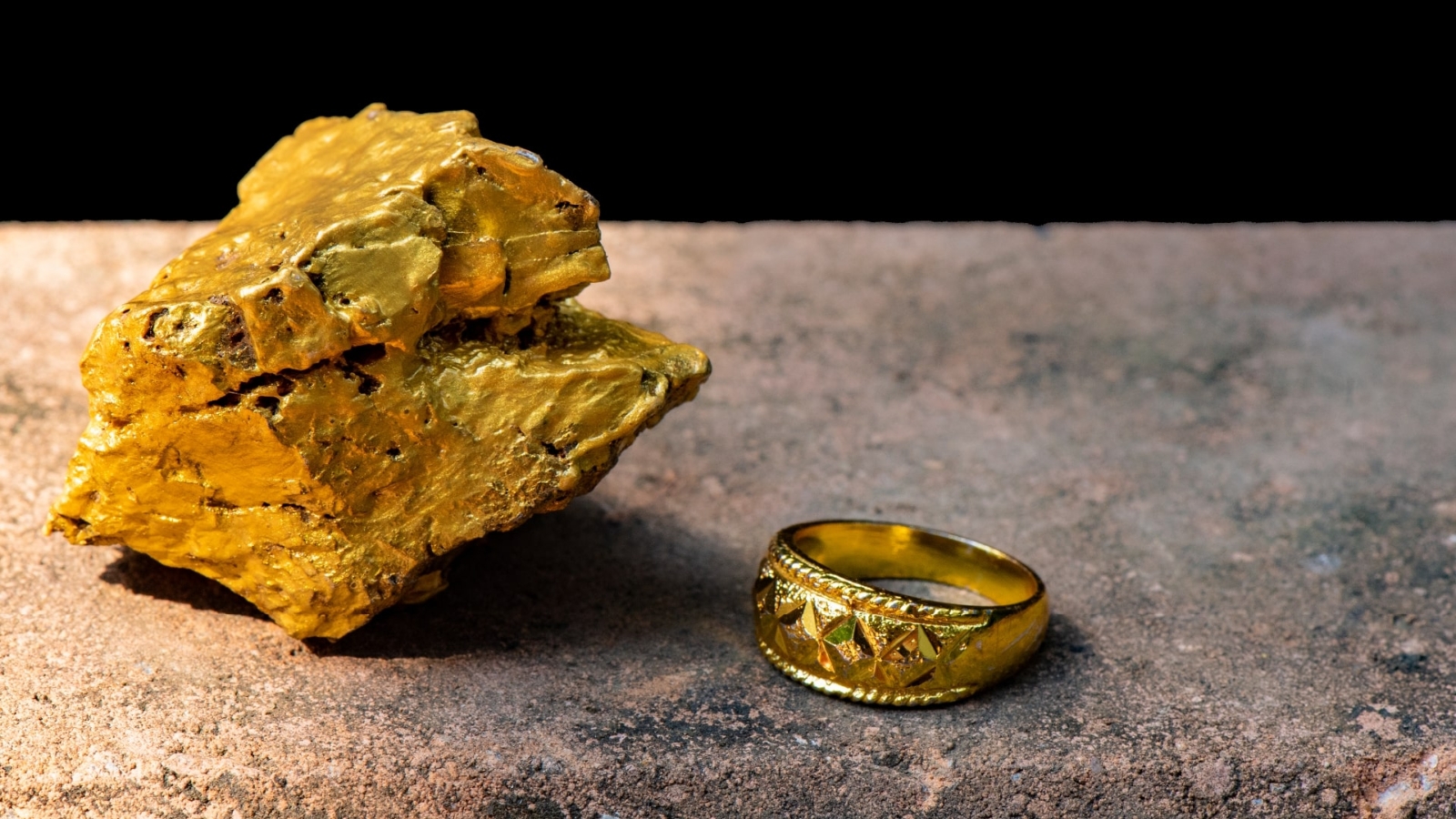 industriegold-und-industrielle-edelmetalle-gold-nugget-und-goldring