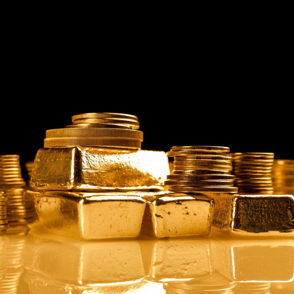 goldankauf-berlin-Lichtenberg-goldbarren-goldmuenzen-tisch